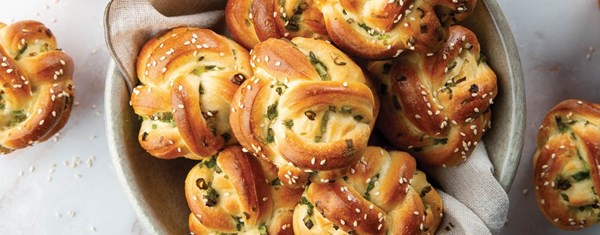 Sesame-and-green onion knots