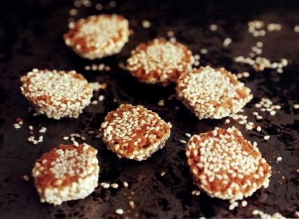 Sesame and Roquefort biscuits