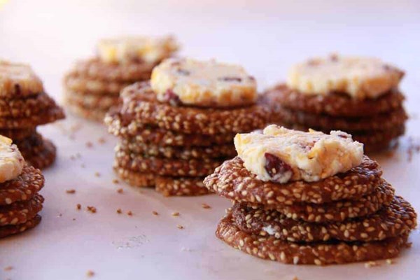 Sesame crackers with cranberry cheese spread