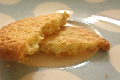 Sesame crisps