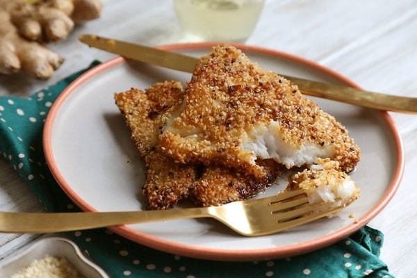 Sesame-crushed fish with butter and ginger sauce