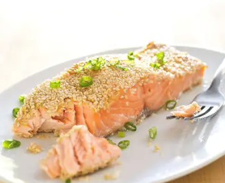 Sesame-crusted salmon with lemon and ginger