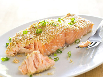 Sesame-crusted salmon with orange and chili powder