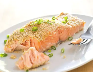 Sesame-crusted salmon with orange and chili powder