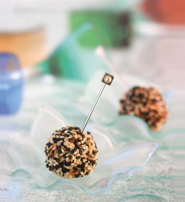 Sesame crusted tuna balls with ginger