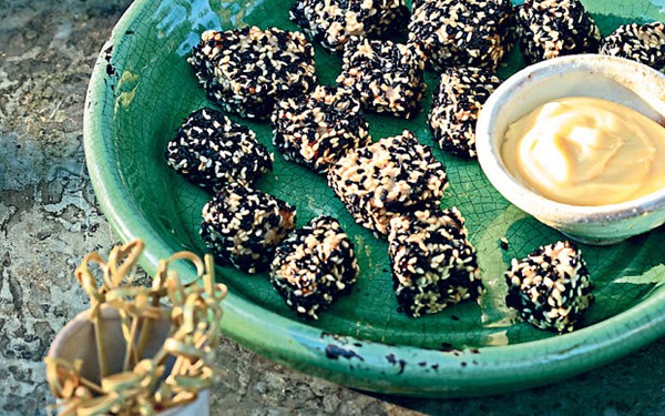Sesame-crusted tuna with wasabi mayonnaise dip