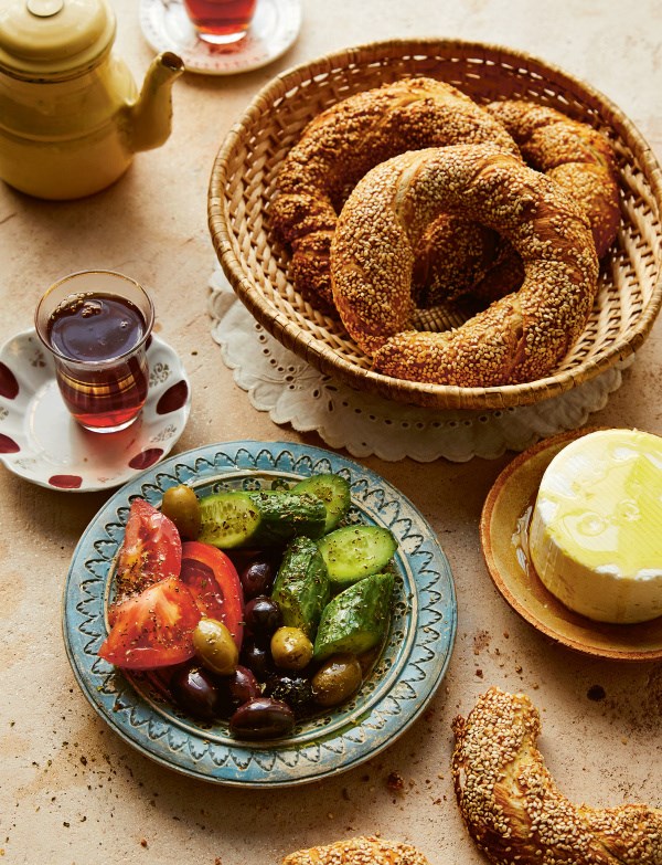 Sesame-encrusted Turkish bread rings (Simit)