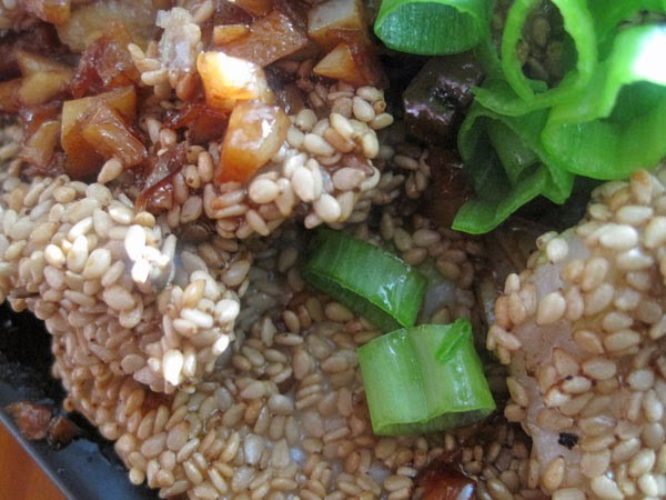 Sesame fish (Zhīmá yúpiàn / 芝麻魚片)