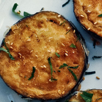Sesame-fried aubergines