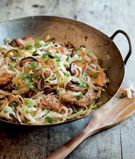 Sesame-ginger noodles with chicken and vegetables