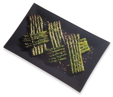 Sesame-grilled asparagus