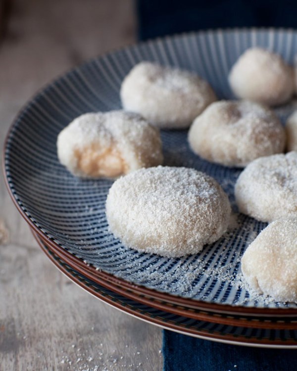 Sesame mochi