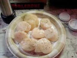 Sesame-orange scallops