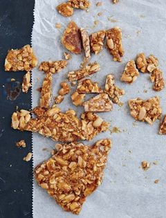 Sesame peanut brittle