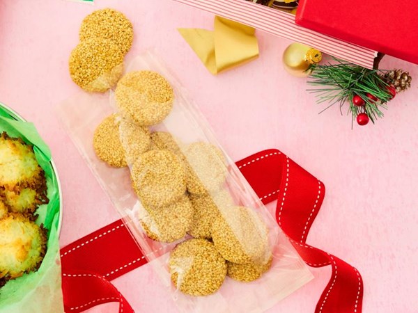 Sesame seed candies 
