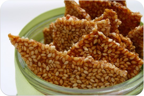 Sesame seed toffee snaps 