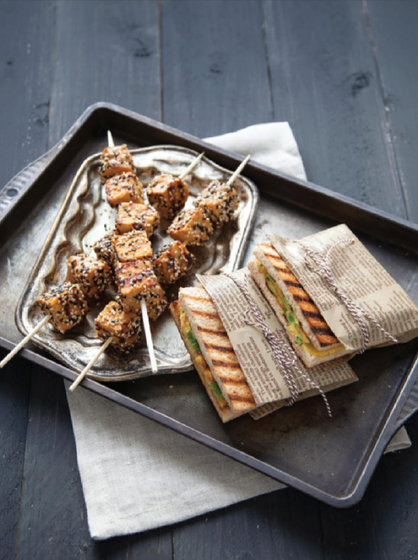 Sesame tempeh brochettes