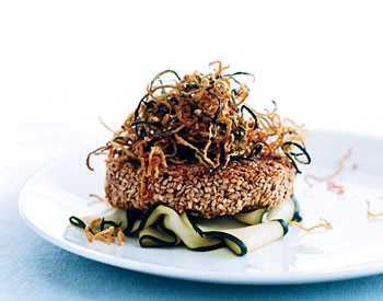 Sesame tuna burgers with fried shoestring zucchini