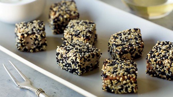 Sesame tuna squares