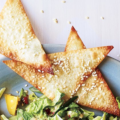 Sesame wonton crisps