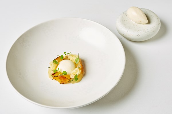 Set yoghurt with pears and rosemary
