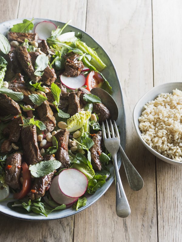 Shaking beef salad with brown rice