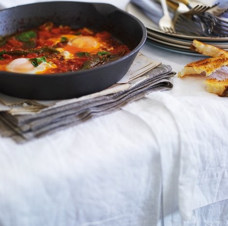 Shakshuka eggs