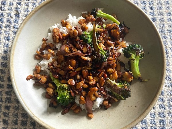 Shallot & black-pepper tempeh stir-fry
