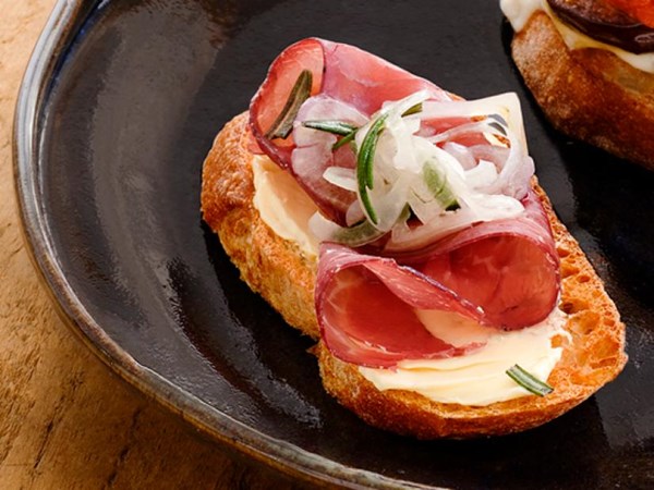 Shallot-bresaola bruschetta