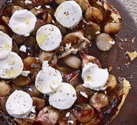 Shallot tarte Tatin with goat's cheese