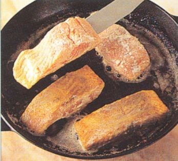 Shallow pan-frying fish