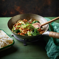Shanghainese stir-fried udon noodles with pork
