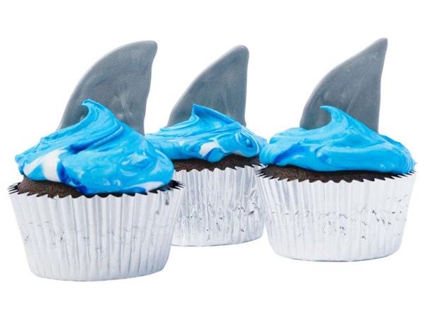 Shark fin cupcakes
