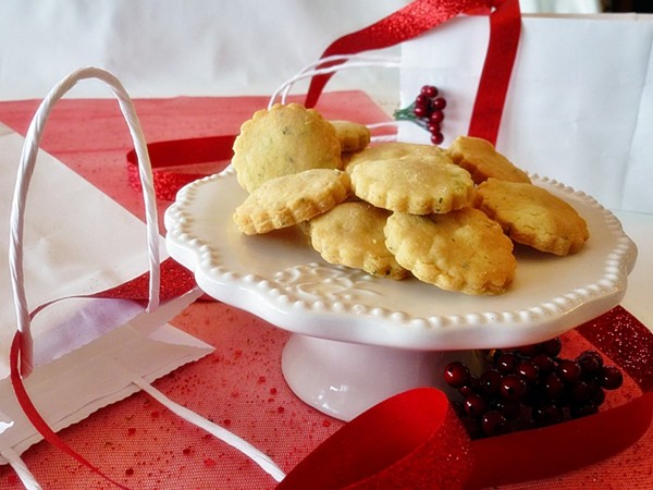 Sharp cheddar and rosemary shortbread