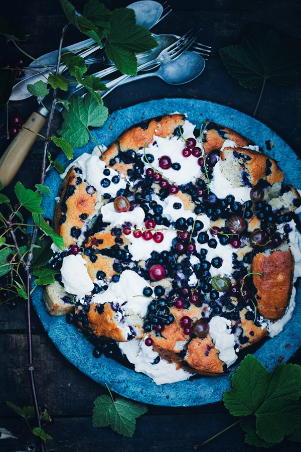 Shattered blueberry & yogurt cake