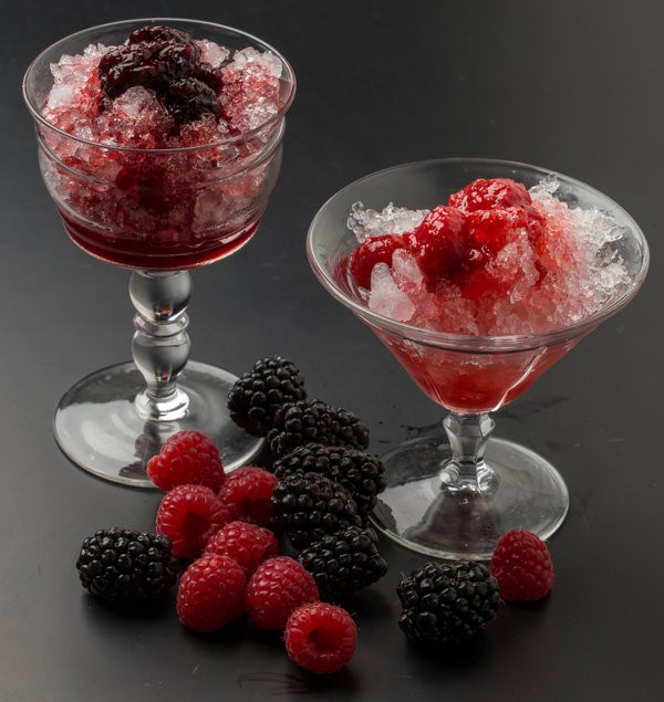 Shave ice with fresh berry sauce