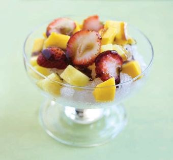 Shaved ice with fresh fruits
