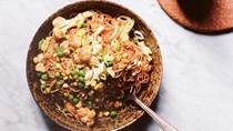Shawarma ‘Singapore’ noodles with corn and cauliflower