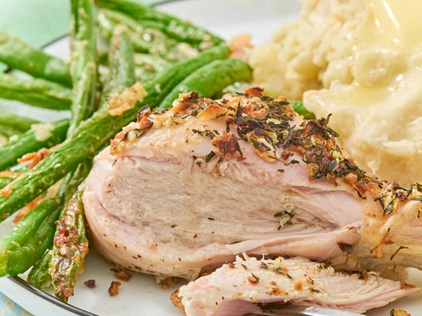 Sheet-pan drumsticks with green beans and potatoes