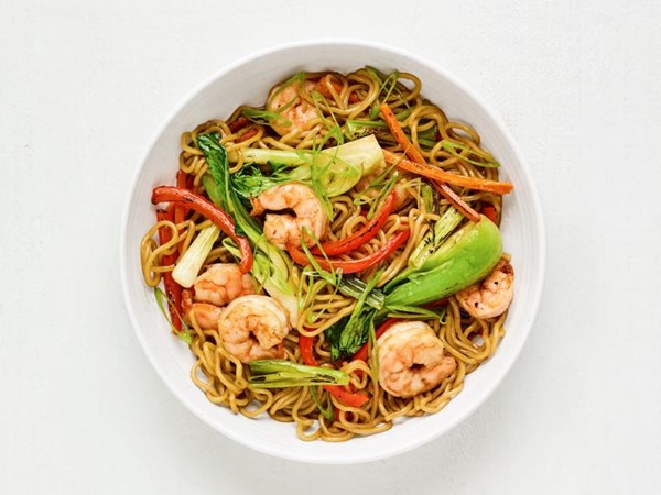 Sheet-pan shrimp lo mein 