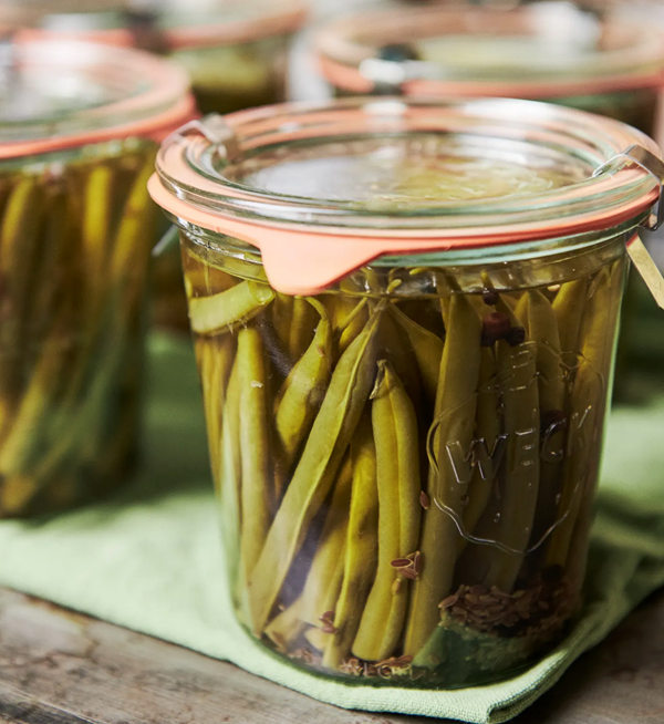 Shelf-stable pickled green beans