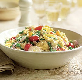 Shell pasta with green beans and cherry tomatoes (Tofe con fagiolini e pomodorini)