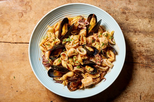 Shell pasta with shellfish and tomatoes