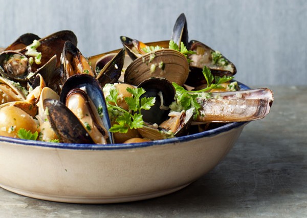 Shellfish and potatoes à la marinière