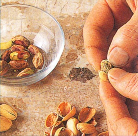 Shelling pistachios