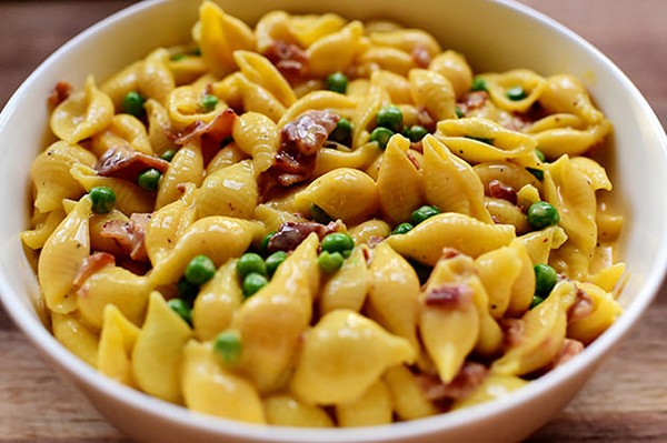 Shells & cheese (with bacon & peas)