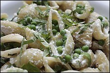 Shells with peas, ricotta and basil