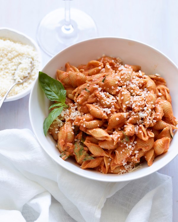 Shells with tomato cream sauce