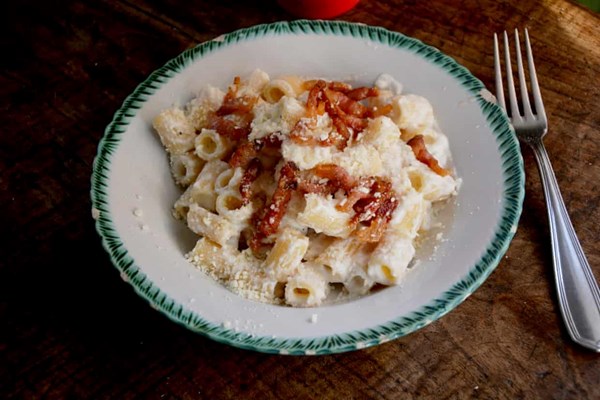 Shepherd's pasta with ricotta, pecorino and guanciale (Pasta alla pecorara)