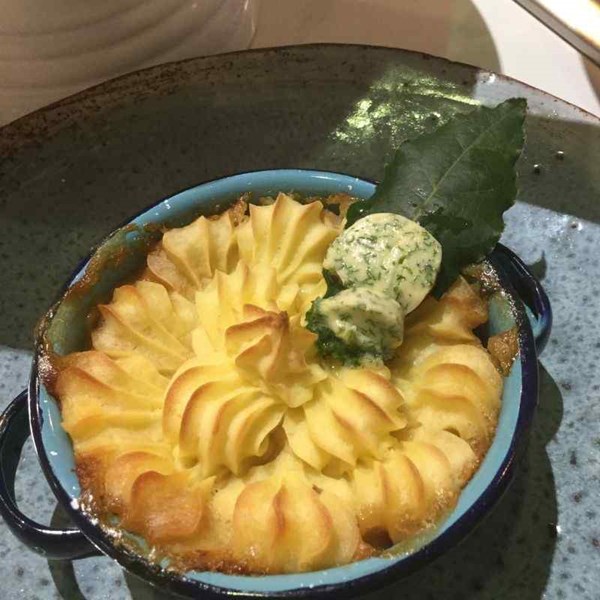 Shepherd's pie with garlic or parsley butter